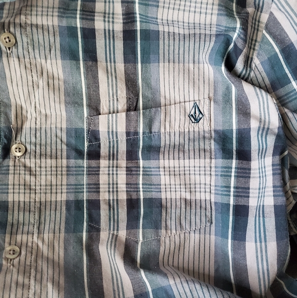 Men's Plaid Volcom Button Down Shirt - Picture 4 of 5